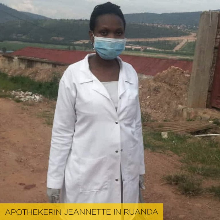 alt="Apothekerin Jeannette in Ruanda_Compassion_Deutschland"