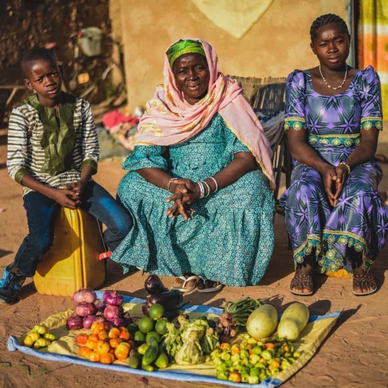 alt="Eine Familie in Burkina Faso_Compassion_Deutschland"