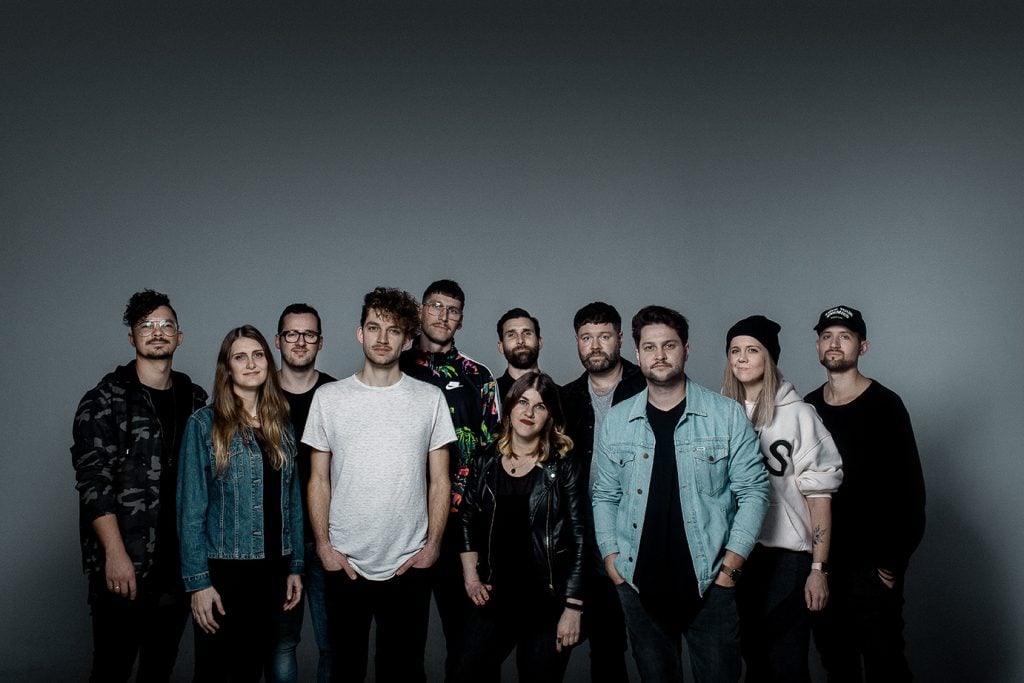 alt="Outbreakband_Den_schmerz_beenden_Headerbild_Blog_Formular_Compassion_Deutschland"