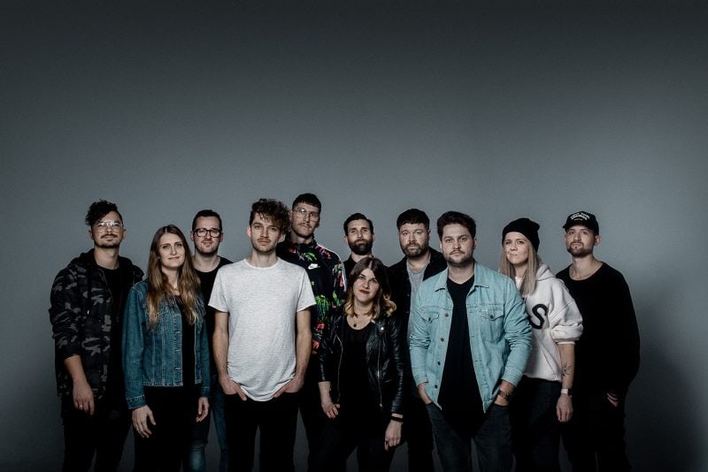 alt="Outbreakband_Den_schmerz_beenden_Headerbild_Blog_Formular_Compassion_Deutschland"