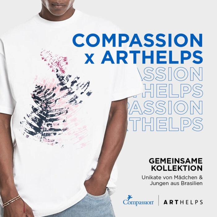 alt="Arthelps und Compassion Kollektion Tshirt"