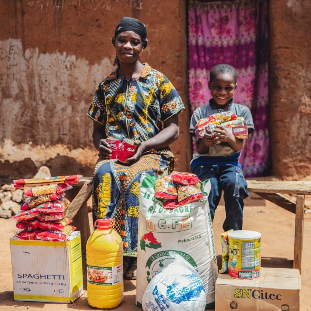 alt="Drei Frauen, die den Hunger bekämpfen / Leiterin eines Kinderzentrums in Burkina Faso"