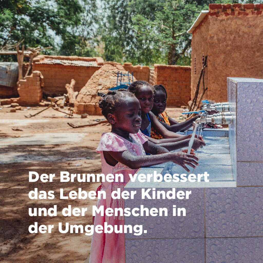 alt="Weltwassertag 2023, Kinder am Waschbecken, Kinder haben endlich Zugang zu sauberem Wasser, Compassion Deutschland"