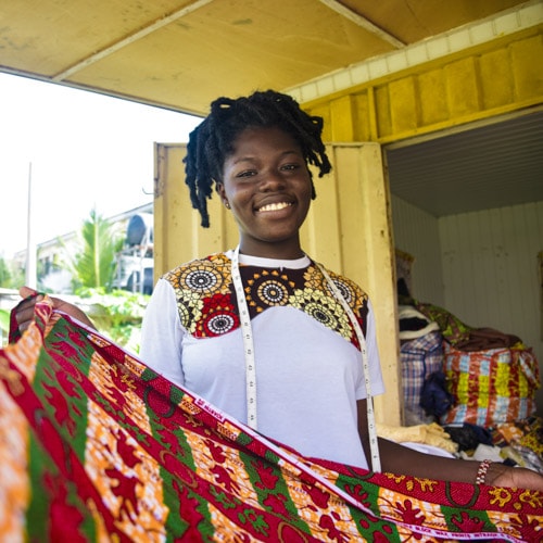 alt="Internationaler Tag der Jugend, Teeanger Mädchen Ghana"