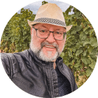 alt="Compassion Wein, Weingut Sander, Steve Volke CEO Compassion Deutschland"