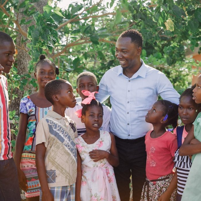 alt="Kinder aus einem Compassion Kinderzentrum, Armutsbekämpfung durch Compassion Patenschaft"