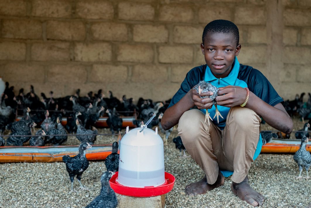 alt="Joel in Burkina Faso, Die Lebensmittelkrise beenden, Compassion Deutschland"