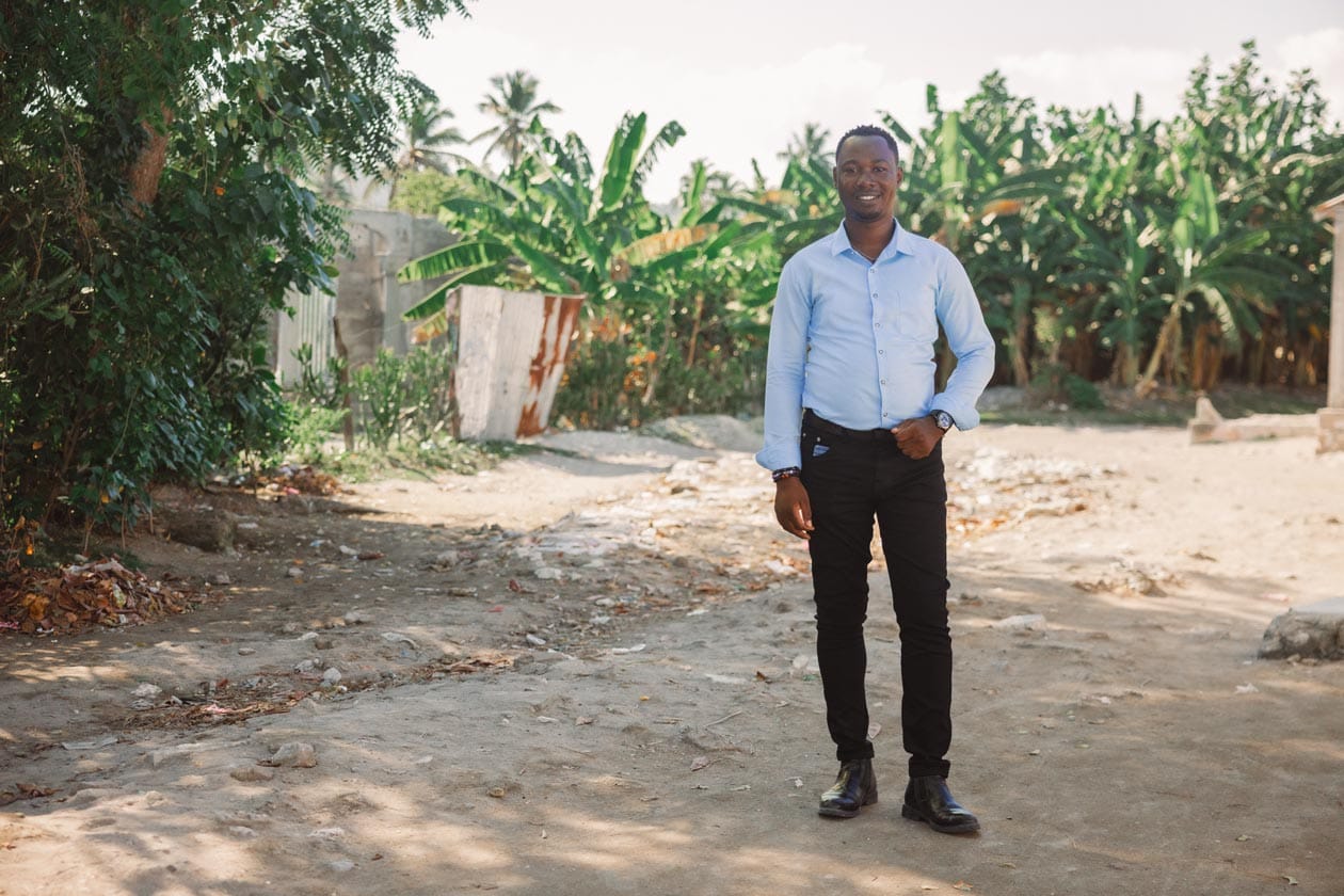 alt="John aus Haiti, Armutsbekämpfung durch Compassion Patenschaft"