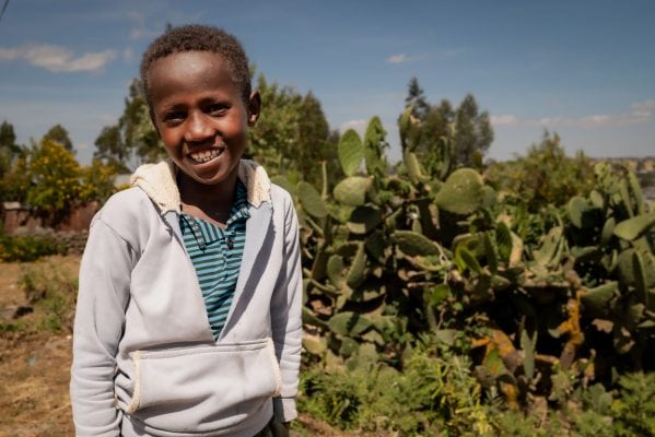 alt="Selam auf einem Weg in Äthiopien, Compassion Deutschland"