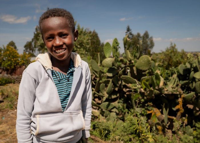alt="Selam auf einem Weg in Äthiopien, Compassion Deutschland"
