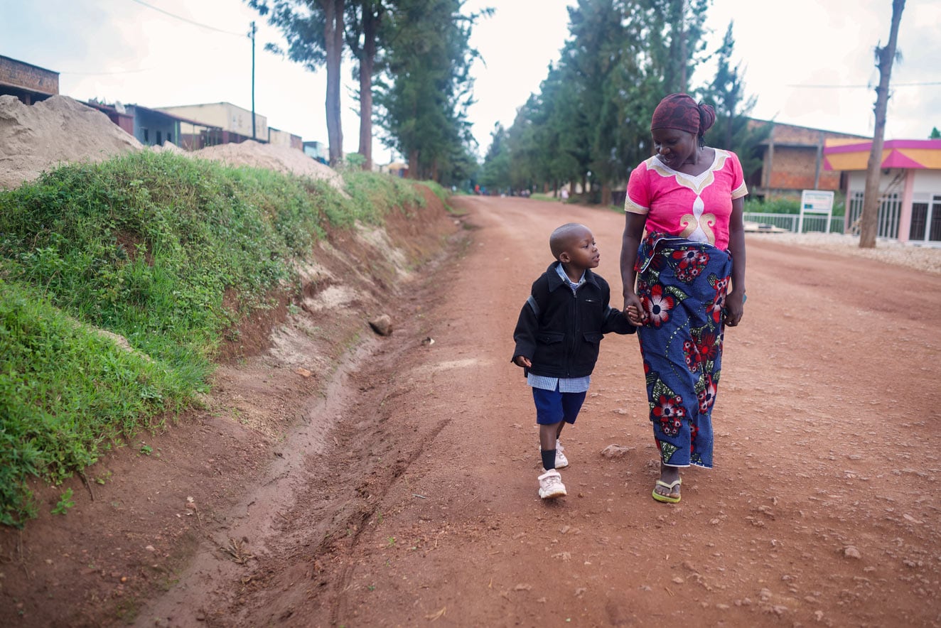 alt="Lebensmittelunterstützung in Entwicklungsländern, Hunger kostet Leben, Unterstützung von Kindern weltweit, Compassion Deutschland"