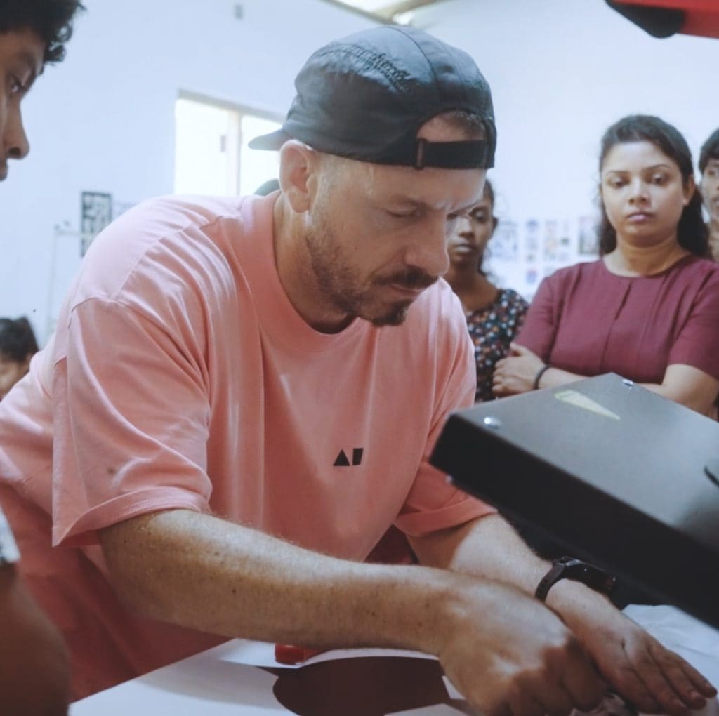 Kreativer Modedesign-Workshop mit Jugendlichen in Sri Lanka – Compassion Deutschland, Bernd Keller, ART HELPS