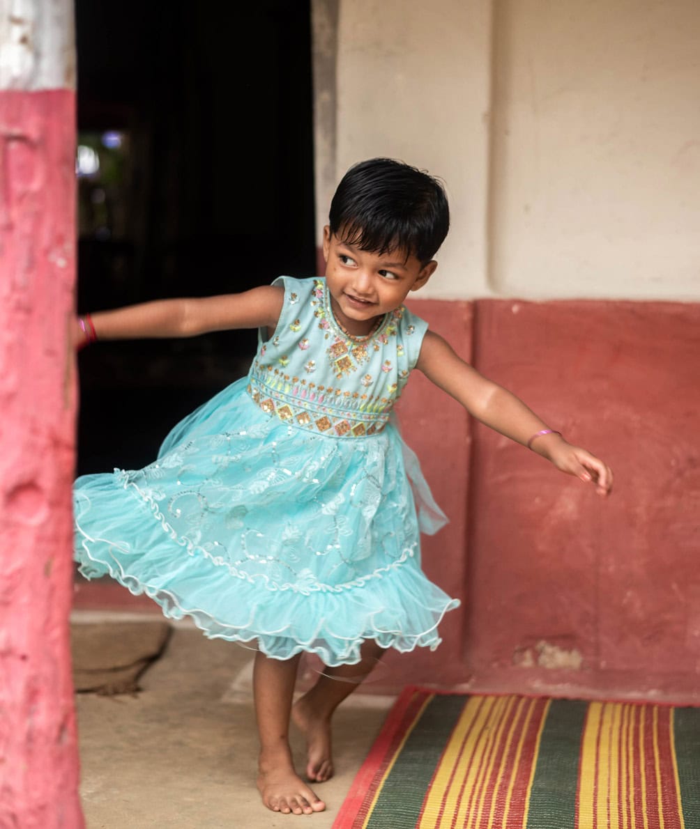 alt="Biraj, „Dein Haus brennt!“, Neustart durch Landwirtschaft, Compassion Deutschland"