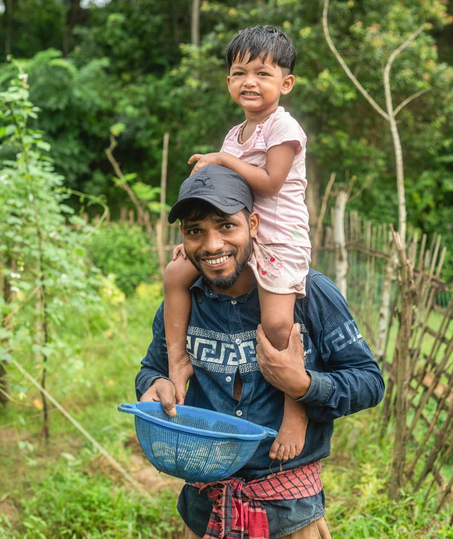 alt="Biraj, „Dein Haus brennt!“, Neustart durch Landwirtschaft, Compassion Deutschland"