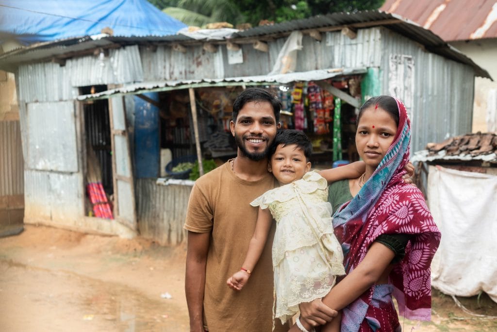 alt="Biraj, „Dein Haus brennt!“, Neustart durch Landwirtschaft, Compassion Deutschland"