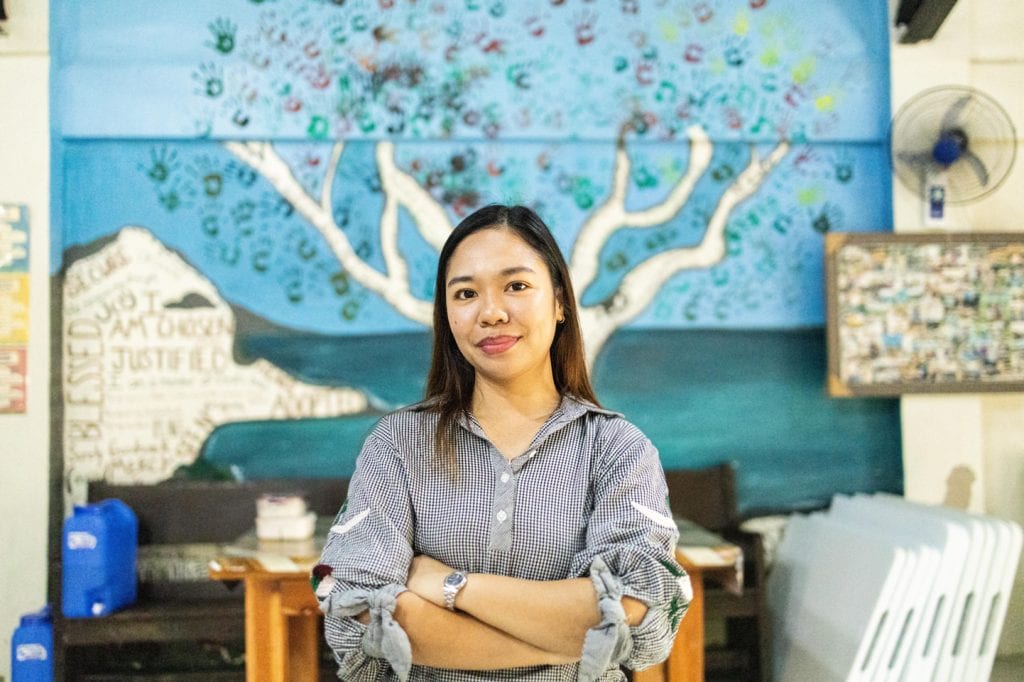 Selma hilft missbrauchter Familie trotz Warnungen lokaler Beamter.