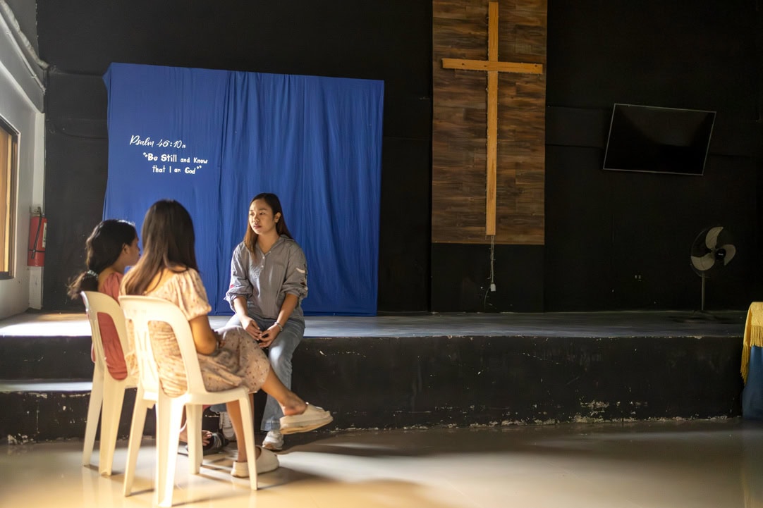 Zehnjähriges Mädchen erhält Unterstützung nach Missbrauch auf Philippinen.