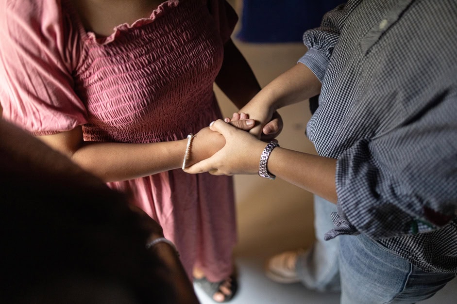 Zehnjähriges Mädchen erhält Unterstützung nach Missbrauch auf Philippinen.