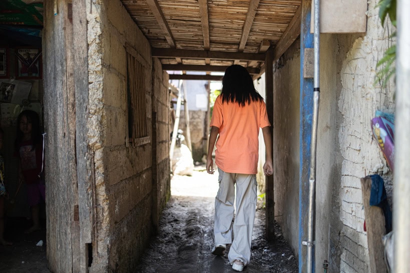 Verzweifelte Mutter sucht Hilfe bei Behörden, stößt auf Ablehnung.