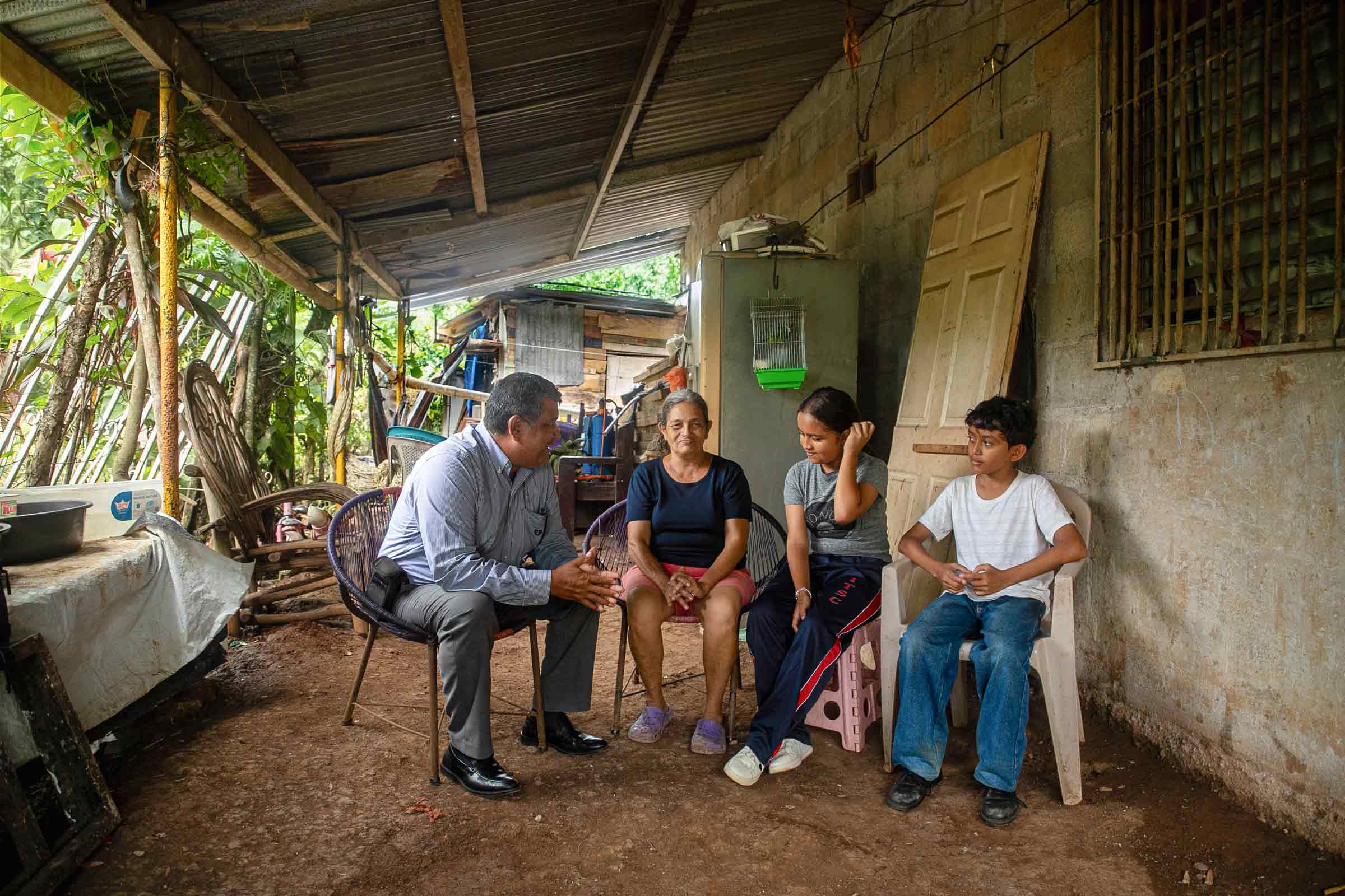 Einsatz für soziale Gerechtigkeit in Honduras, Pastor erklärt im Zentrum, Compassion Deutschland