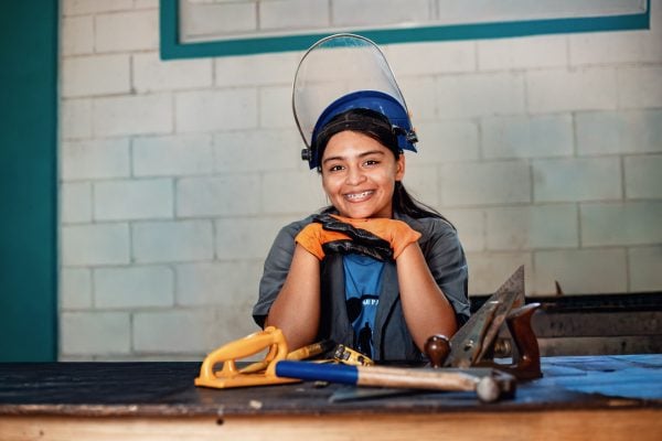 Zukunft selbstbestimmt gestalten, Jimena lächelt in die Kamera, Compassion Deutschland