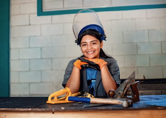 Zukunft selbstbestimmt gestalten, Jimena lächelt in die Kamera, Compassion Deutschland