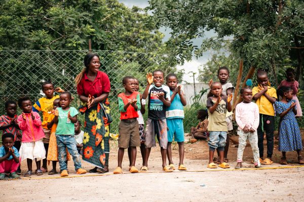 Kinder beim Spielen, Sambia, Starke Partnerschaft, Compassion Deutschland