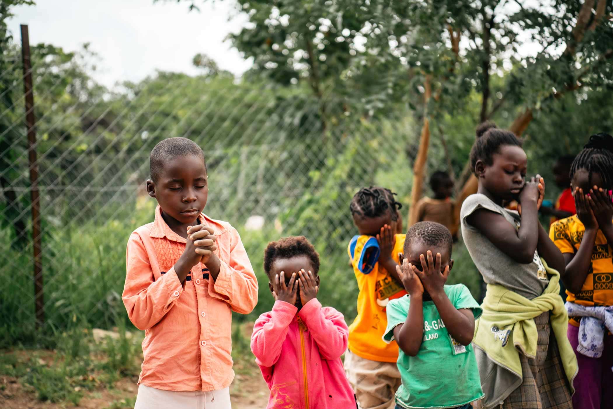 Kinder beten, Kinder haben Hoffnung, Kinder entwickeln sich gut, Sambia, Compassion Deutschland
